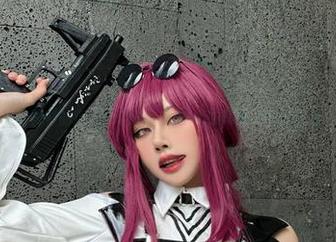 白衬衫的叛逆：Choi Ji Yun的写真不安分生活